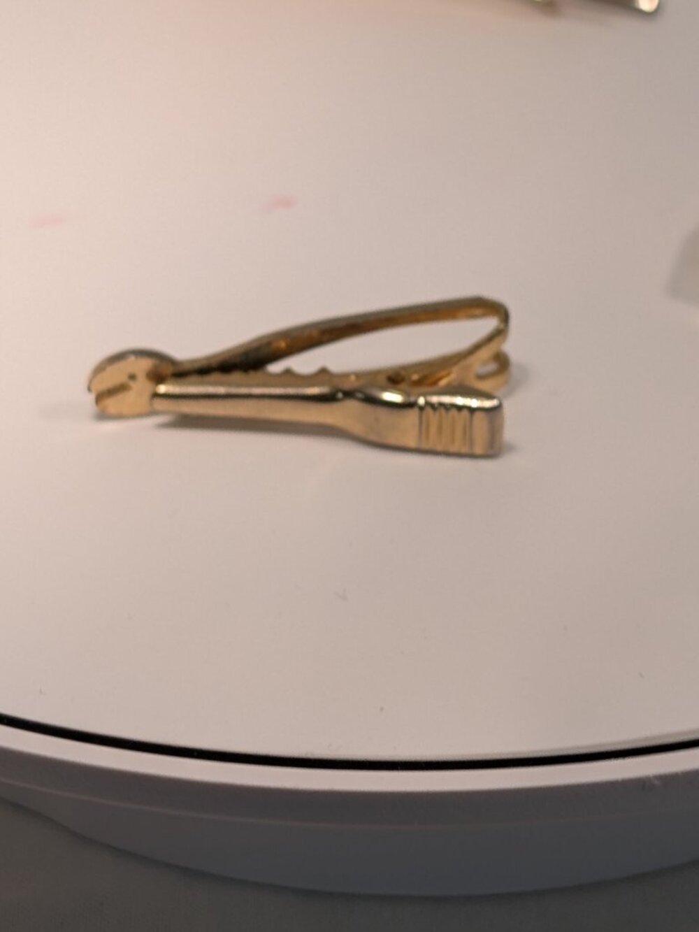 HANDYMAN 3 Tie Clips Saw Wrench Scissors/Snips (this one marked SWANK) - Picture 9 of 13